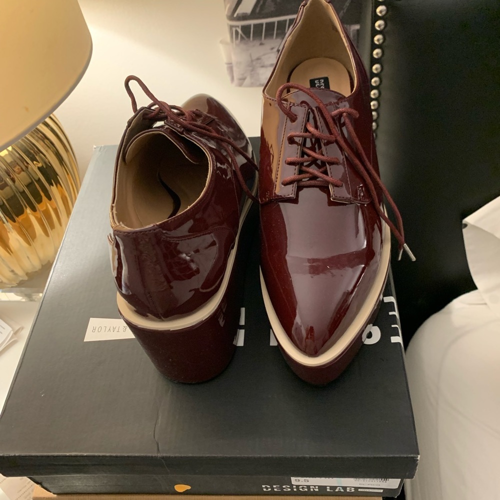 Burgundy platform patent leather oxfords - Picture 3 of 6